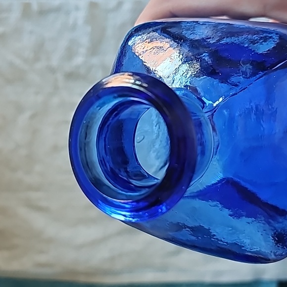 Royal Blue Glass Vase - Picture 6 of 6